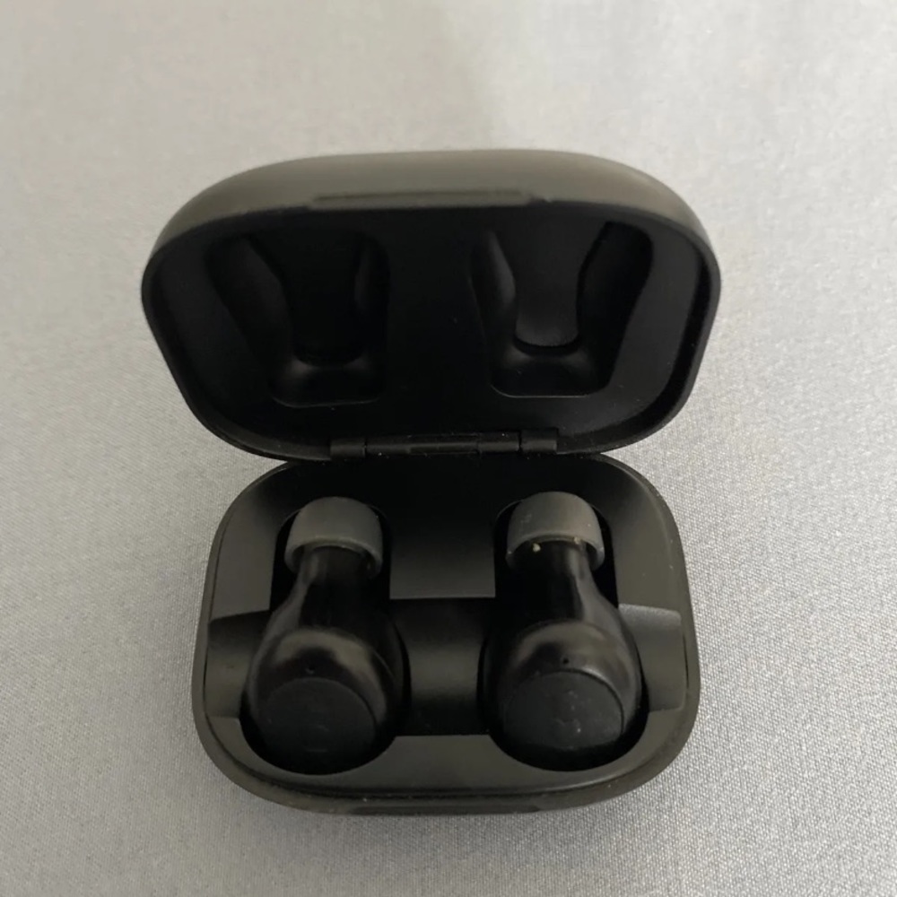 5 Pairs Of Ear Buds. Beats Flex,Air Buds ,Losoi, Heyday,Jam